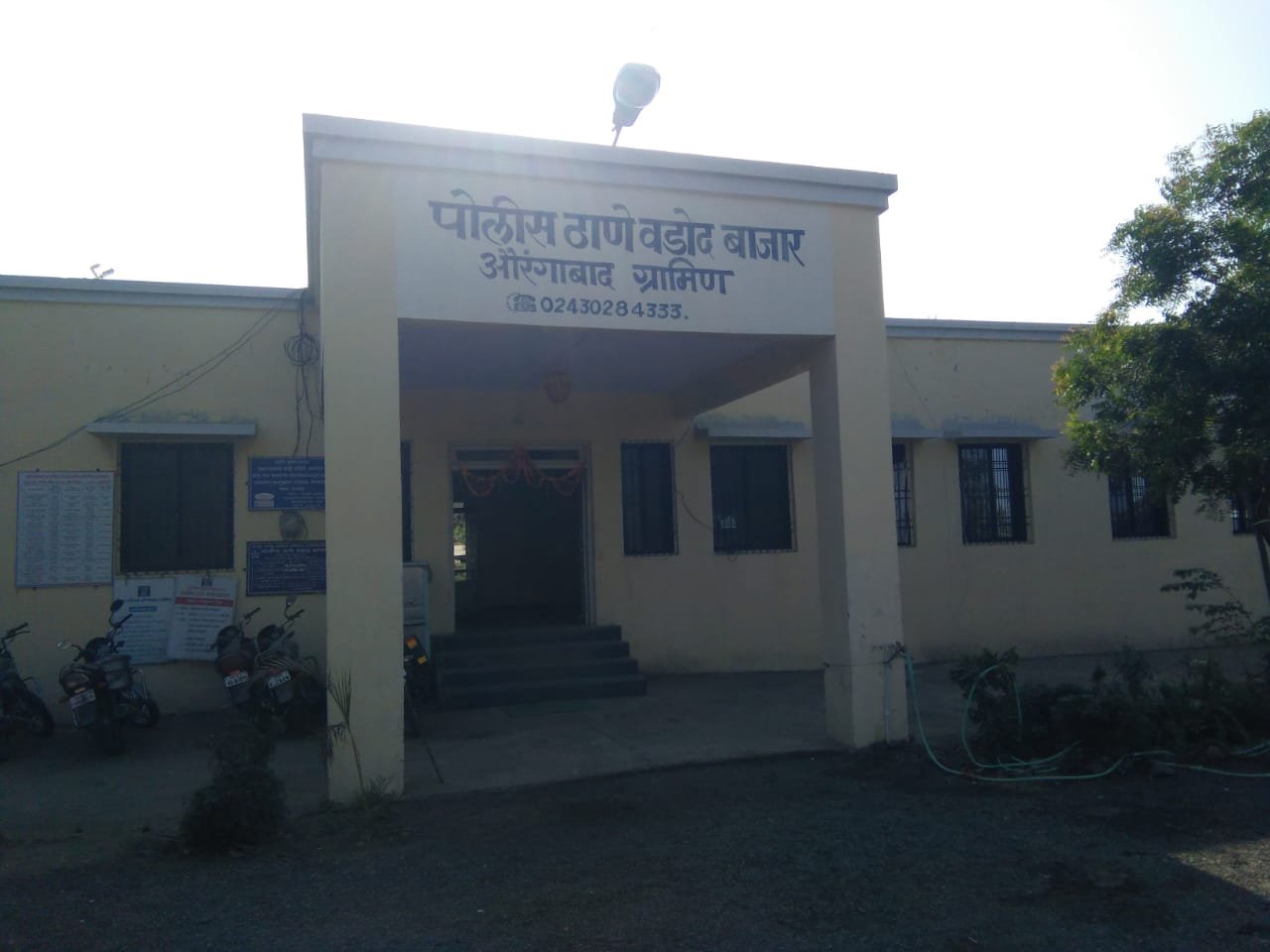 गिरजा नदी पात्रात अवैध वाळू उपसा प्रकरणी बातमी छापल्याने पत्रकाराच्या दुचाकीला हायवाने ठोकरले !