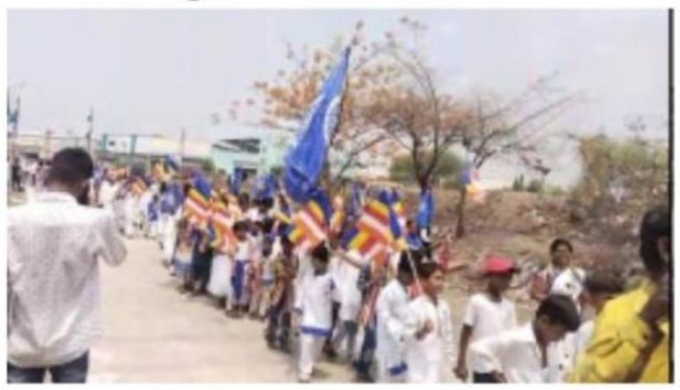 वडगाव कोल्हाटी येथील साईबन हौसिंग सोसायटीच्यावतीने तथागत भगवान गौतम बुद्ध यांच्या जयंतीनिमित्त भव्य भोजनदान