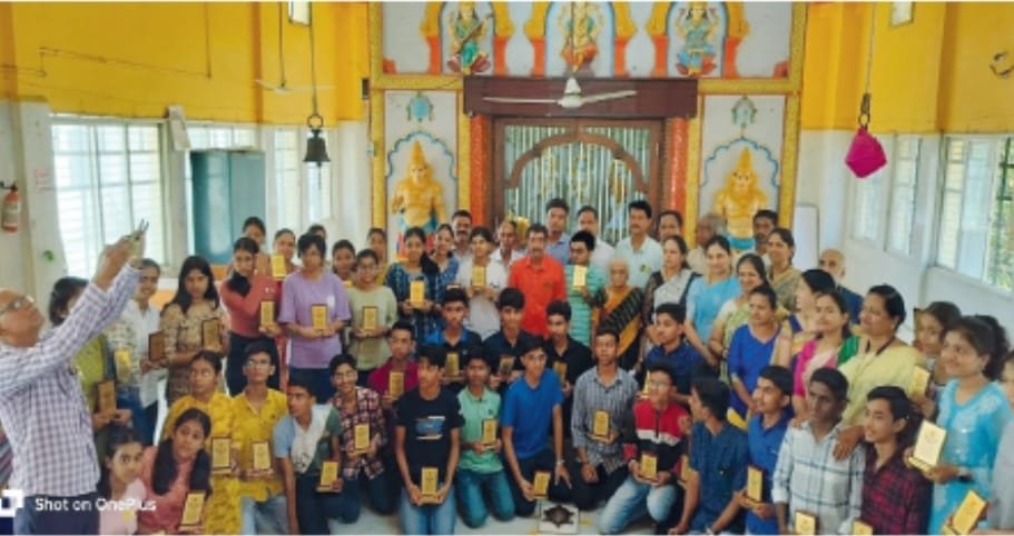 ब्राह्मण महासंघातर्फे गुणवंतांचा सत्कार वधू-वर माहिती पुस्तकाचे प्रकाशन !