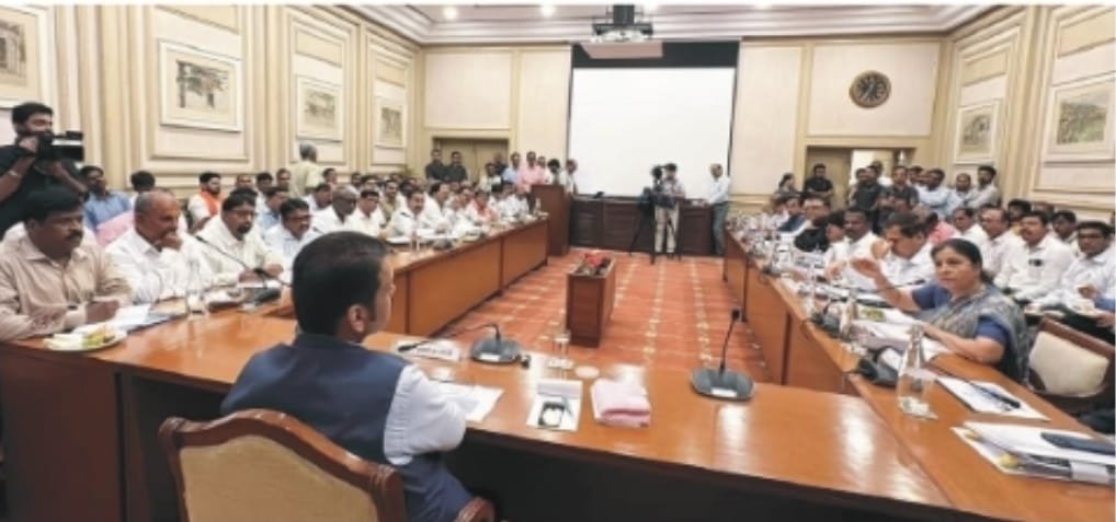 वेतनवाढीचे वीज कर्मचाऱ्यांतून स्वागत