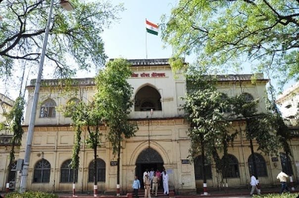 ” आपण दोघे भाऊ भाऊ एम आर.जी.एस घोटाळ्यात पैसे खाऊ “