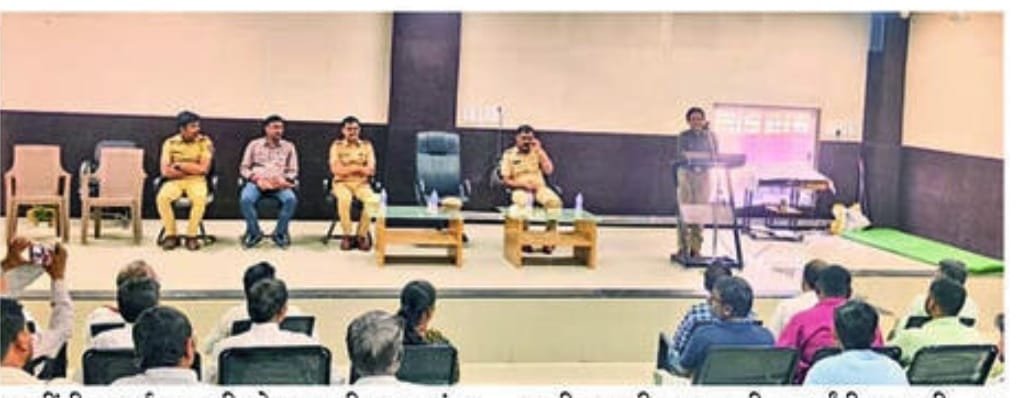 *शांततेत सण उत्सव साजरे करण्याचे आव्हान पो निरीक्षक संजय सहाने फुलंब्री मध्ये शांतता समितीची बैठक