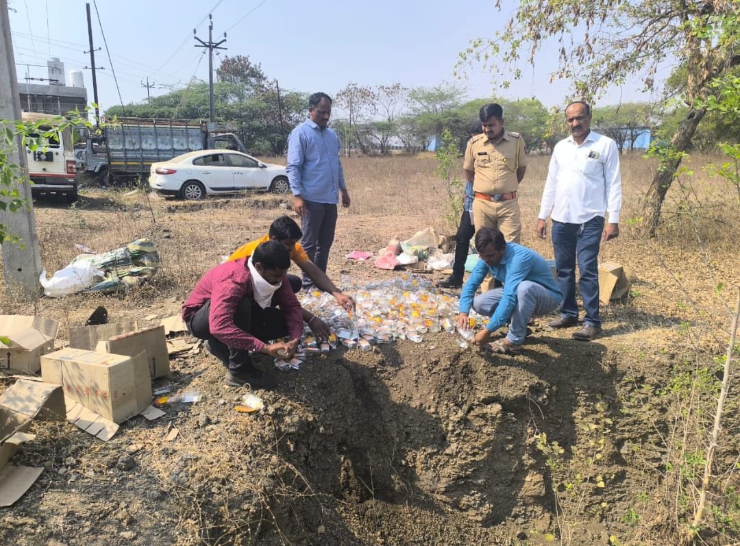 वडोद बाजार पोलिसांनी नष्ट केला अवैध मद्यसाठा
