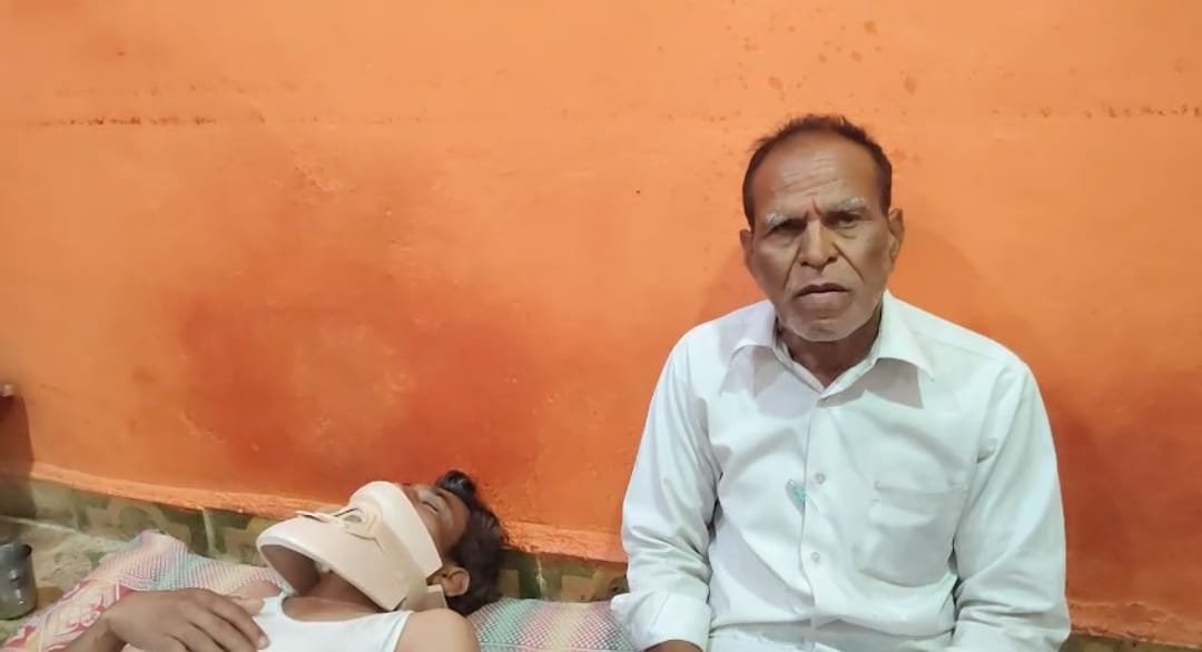 पोलिसांच्या अमानुष मारहाणीने तरुण गंभीर जखमी; न्यायासाठी वडिलांची वेदनादायक याचना !